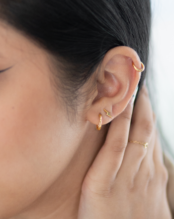 Kelly Huggie Earrings in Gold | Kendra Scott
