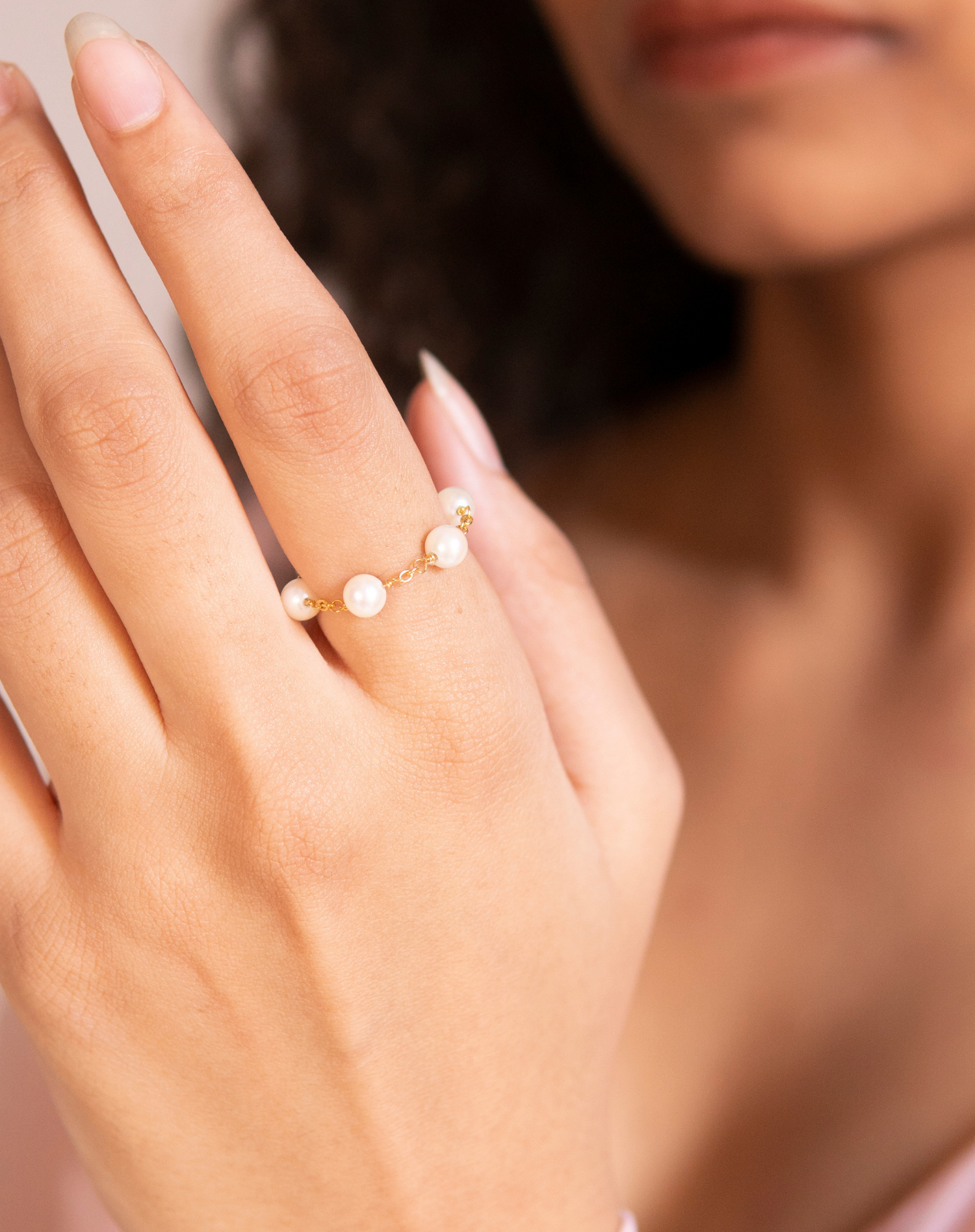 Pearl chain outlet ring