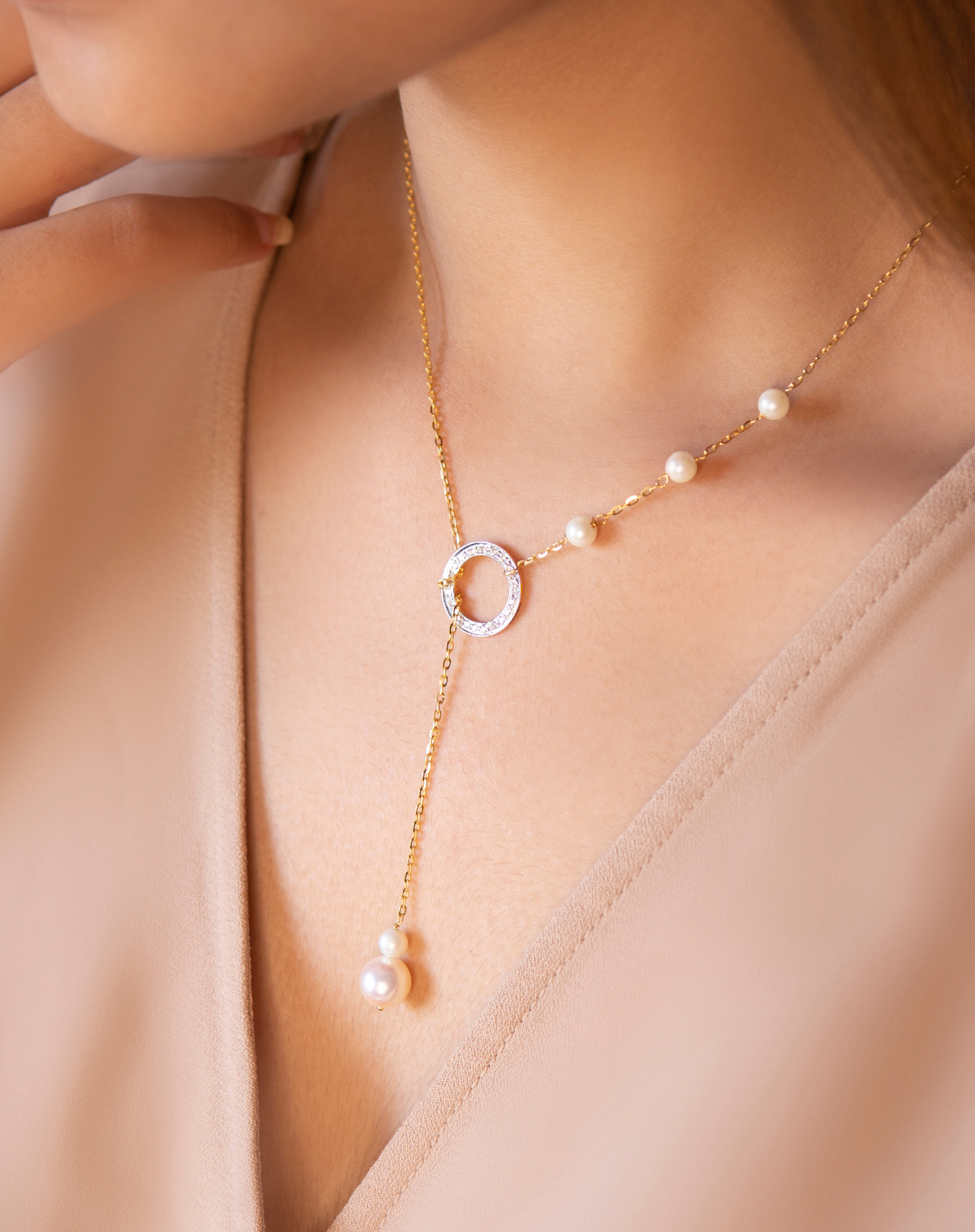 Delicate Minimalistic Pearl Necklace Set in 22ct Gold GNS 097
